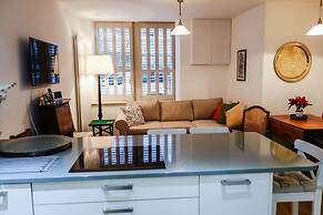 Quiet Ground Floor Mews Flat and Parking