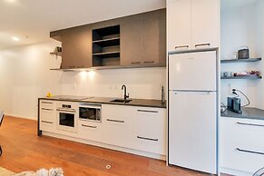 Chic & Stylish Apartment with Parking