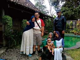 Omah Lila by The Grand Java