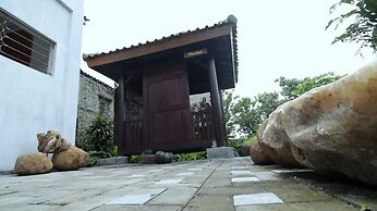 Watusaman Homestay By The Grand Java