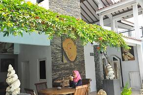 Watusaman Homestay By The Grand Java