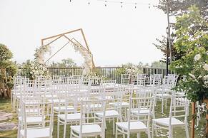 Tom Hill Boutique Resort & Spa