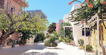 Evina Rooms & Suites