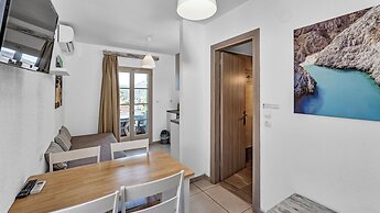 Evina Rooms & Suites