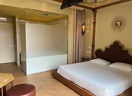 Emotional Grand Motel