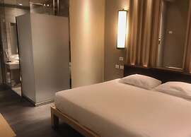 Emotional Grand Motel