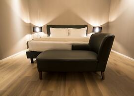 Emotional Grand Motel