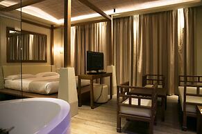 Emotional Grand Motel