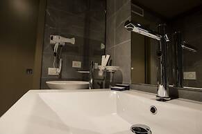 Emotional Grand Motel