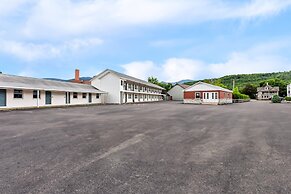 Quality Inn & Suites Gorham Riverside