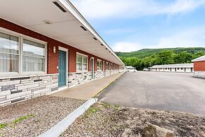 Quality Inn & Suites Gorham Riverside