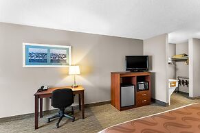 Quality Inn & Suites Gorham Riverside
