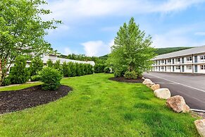 Quality Inn & Suites Gorham Riverside