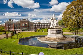 Kensington Apartment with terrace