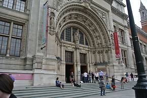 Kensington Apartment with terrace