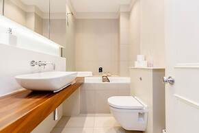 Kensington Apartment with terrace