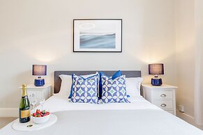 Kensington Apartment with terrace