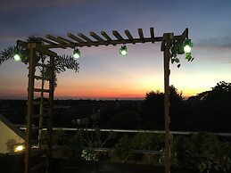 Beinte Singko de Marso Apartments