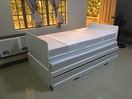 Beinte Singko de Marso Apartments