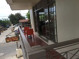 Beinte Singko de Marso Apartments