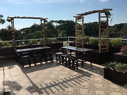 Beinte Singko de Marso Apartments