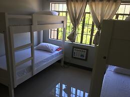 Beinte Singko de Marso Apartments