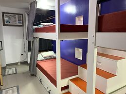 Beinte Singko de Marso Apartments