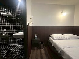 Four Sisters Homestay - Hostel