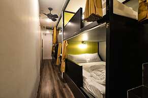 Four Sisters Homestay - Hostel