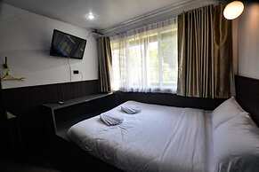 Four Sisters Homestay - Hostel