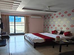 Hotel Ambaji International