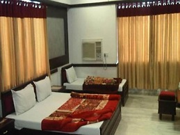 Hotel Ambaji International