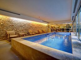 Nido at Quartier del Polo