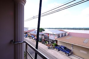 Baan Rim Khong Hotel