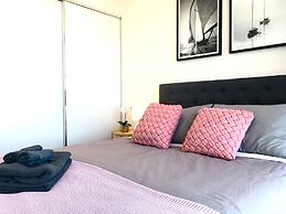 Shadow Play 2Bed Ocean View Apartment