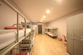 The Blue Guesthouse - Hostel