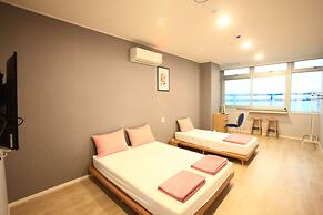 The Blue Guesthouse - Hostel