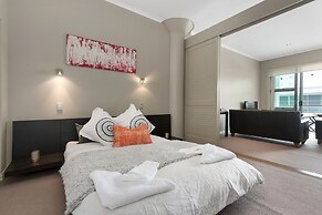 Perfect Location, Viaduct Harbour CBD