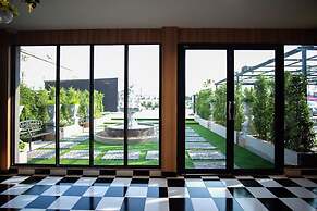 The O-Zone Airport Inn