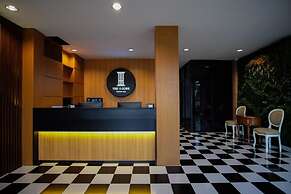 The O-Zone Airport Inn