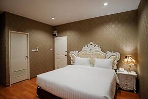 The O-Zone Airport Inn