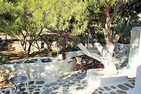 Meltemi Studios and Apartments