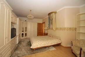 Lakshmi Apartment Universitet