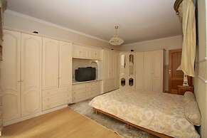 Lakshmi Apartment Universitet