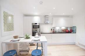 Greyhound Residences by Allô Housing