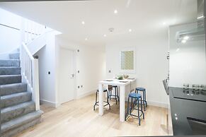 Greyhound Residences by Allô Housing