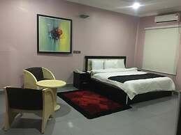 L'avalon Hotel and Suites