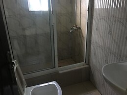 L'avalon Hotel and Suites