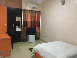 L'avalon Hotel and Suites