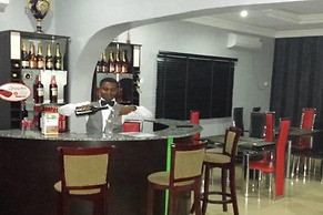 L'avalon Hotel and Suites